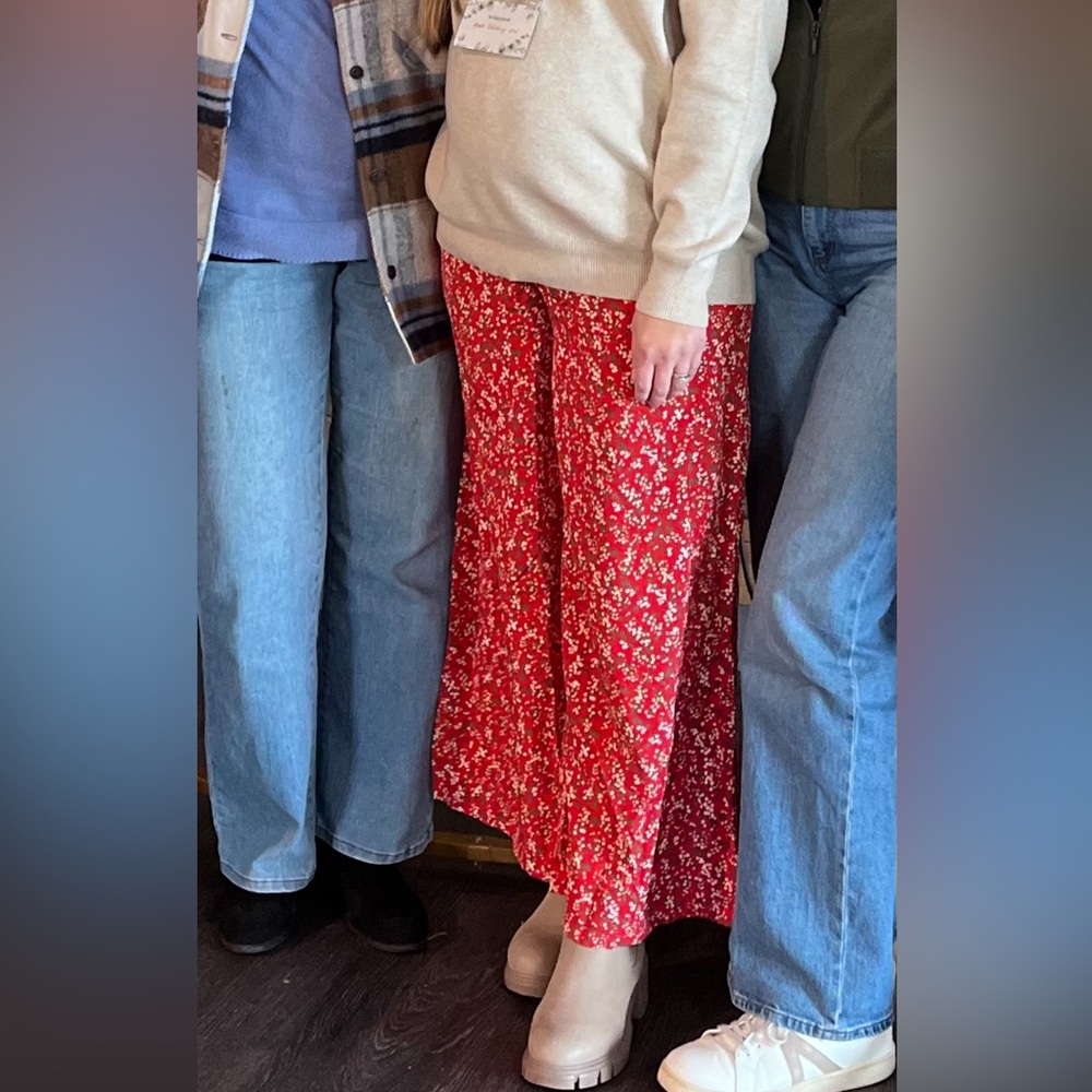 Maternity Red Floral Wide-Leg Pants - Picture 6 of 6